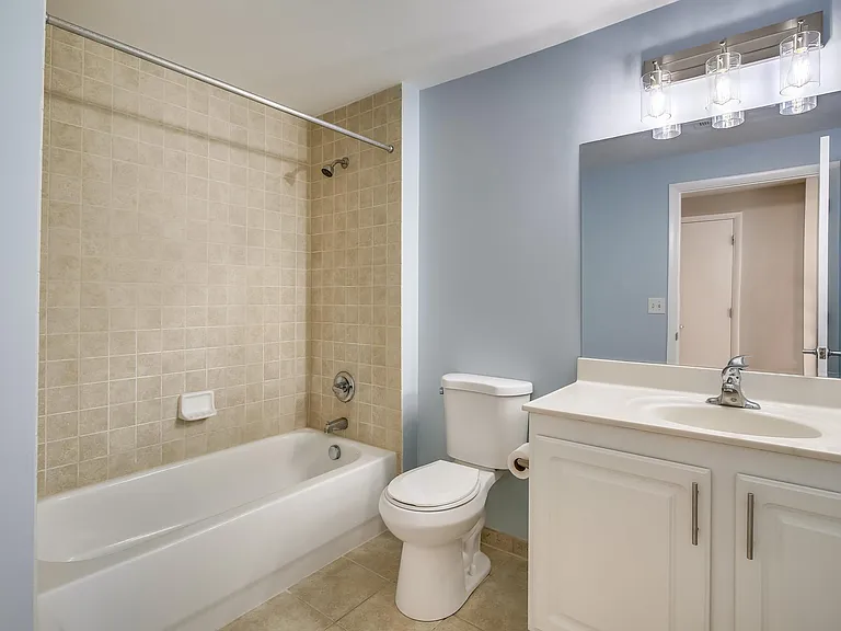 350 G St SW #N123 — Photo 9