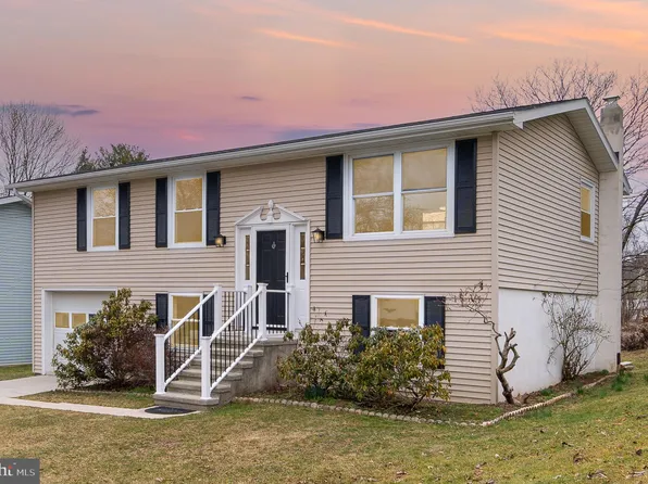 48 Earl St, Hanover, PA 17331