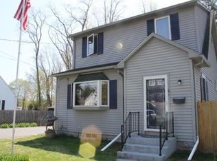 61 S Park Ter, Agawam, MA 01001