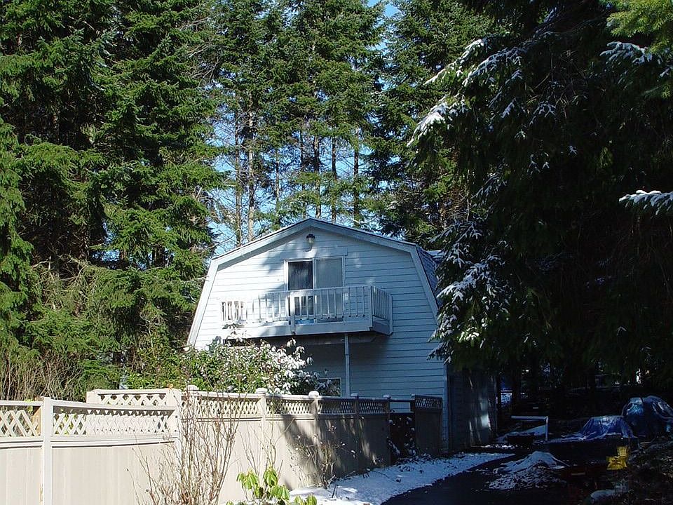 2nd image of 22499 Treefarm Ln NE