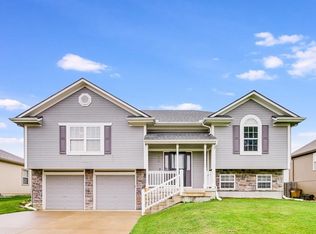 710 Thunder Gulch Dr, Raymore, MO 64083