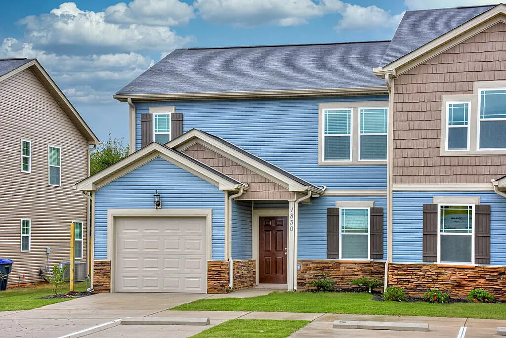 3 bed, 2.5 bath, 1524 sqft, $1,695 — Photo 2