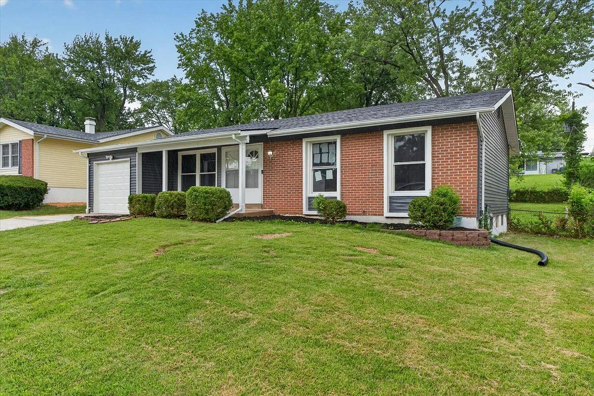3 bed, 2.0 bath, 1090 sqft, $1,600 — Photo 2