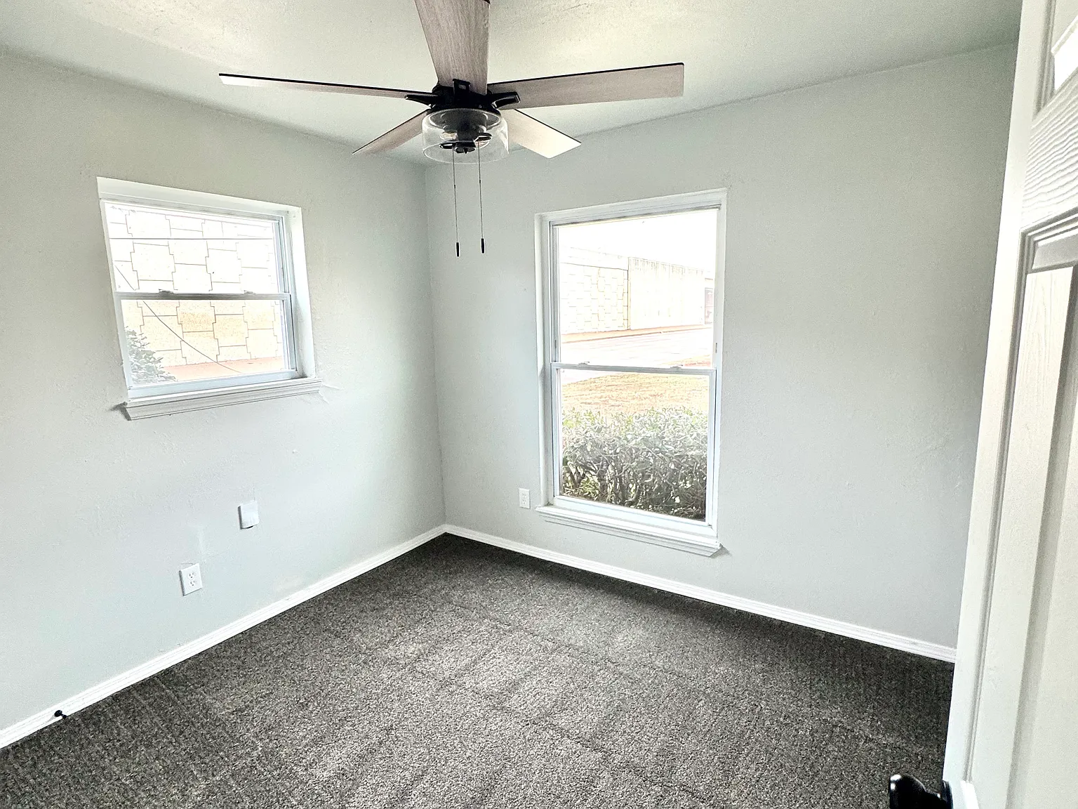 2 bed, 860 sqft, $1,325 — Photo 3