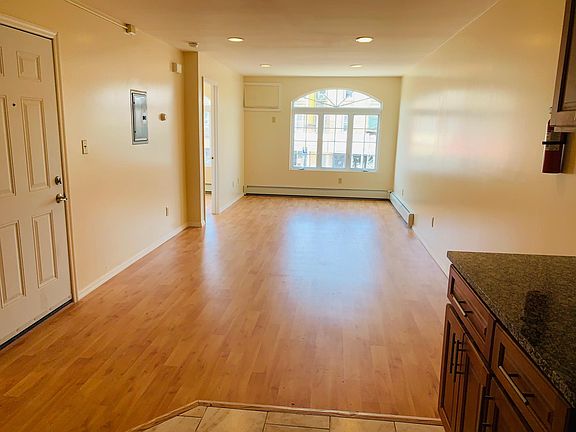 2nd image of 176-06 Jamaica Ave #2