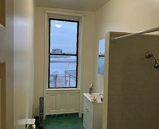 4th image of 1639 Broadway APT 4L