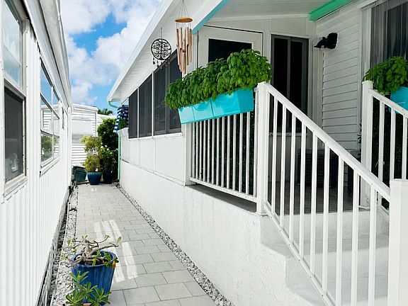 4th image of 6 BRINY BREEZES Boulevard #A