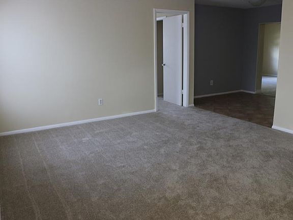 3rd image of 515 Diane Cir