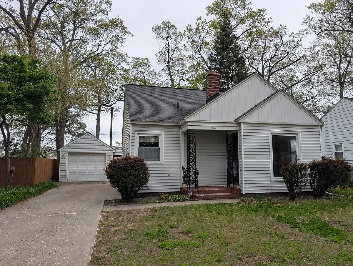 Building Photo - 1641 Montague Ave