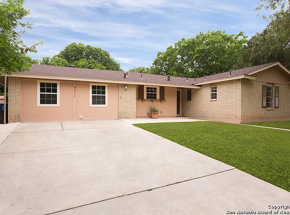2nd image of 4511 Hollyridge Dr