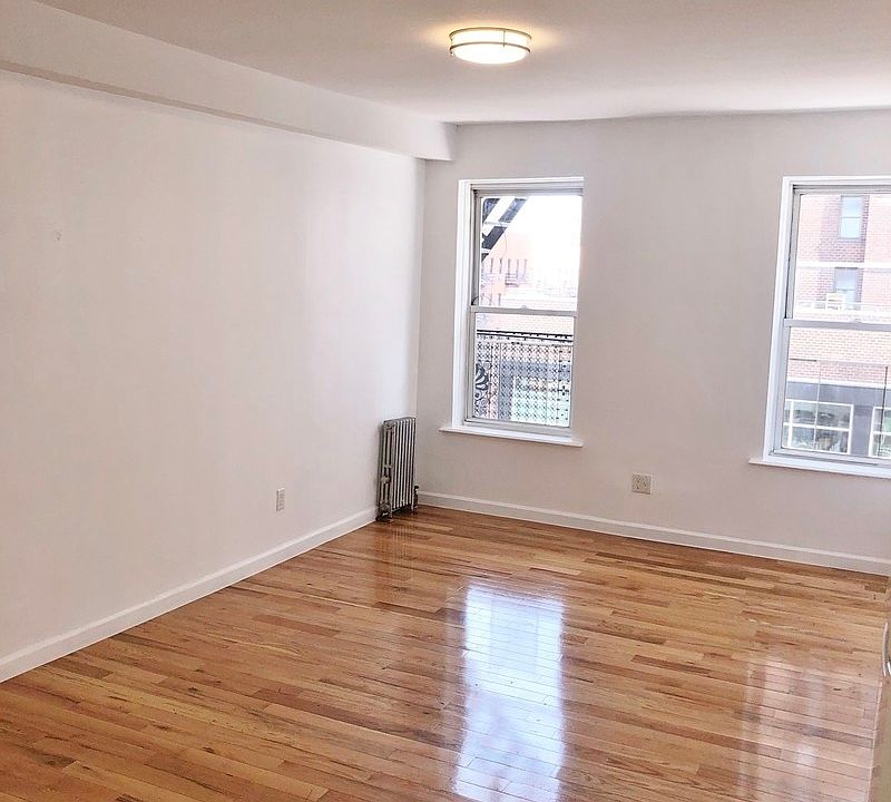 1st image of 1562 3rd Ave #13