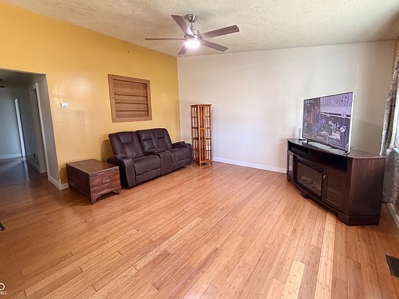 3rd image of 1026 Fox Trace Dr