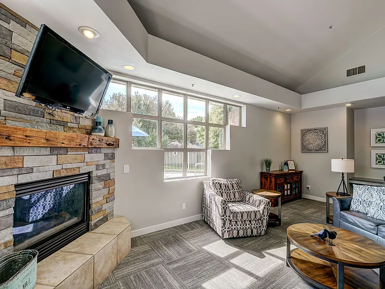 Miramont Apartments — Photo 9