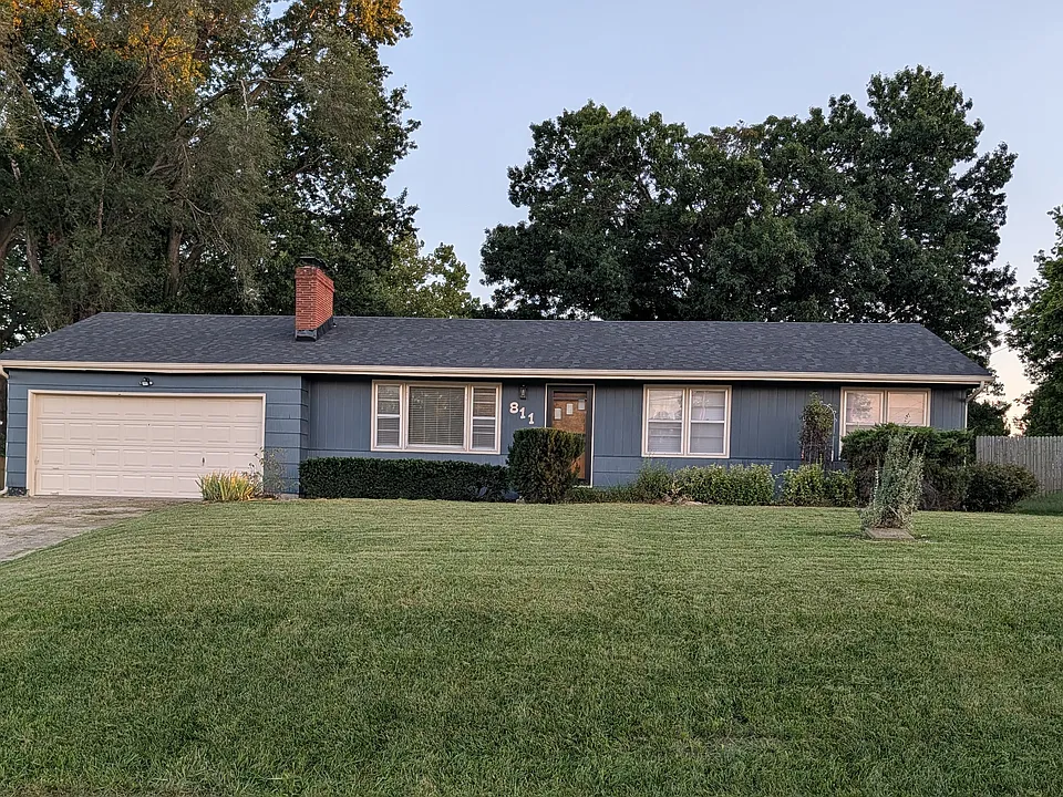 811 NE Barry Rd
