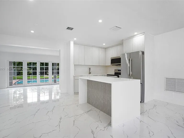 W 72nd Pl — Photo 25