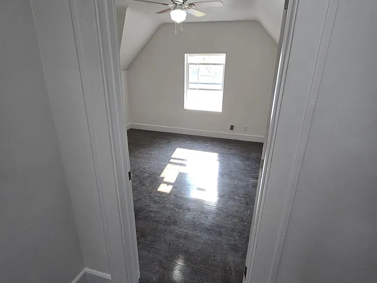 1431 5th Ave — Photo 3