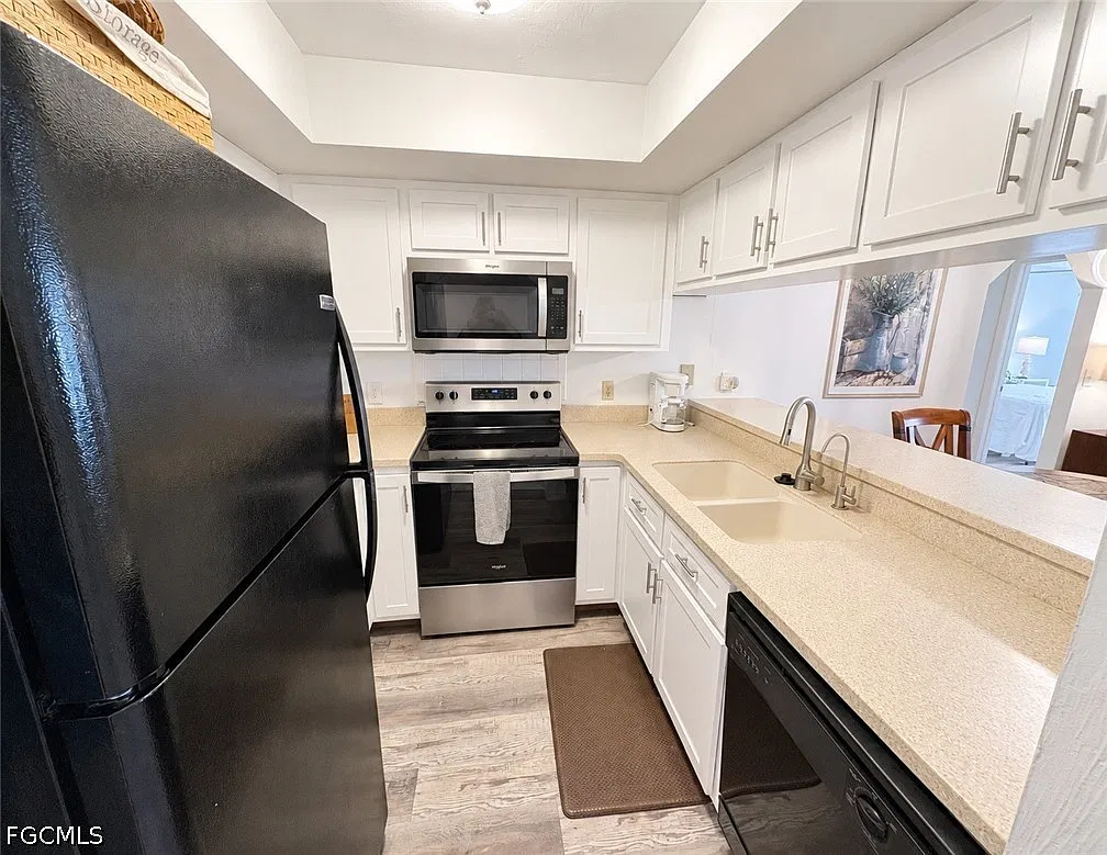2 bed, 2.0 bath, 879 sqft, $2,500 — Photo 3