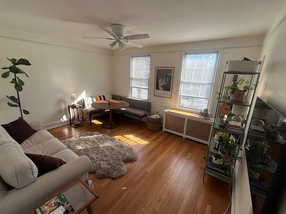 1st image of 914 S Carolina Ave SE #3