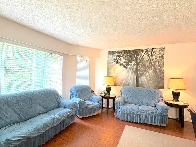 Woodstock Ave W — Photo 2
