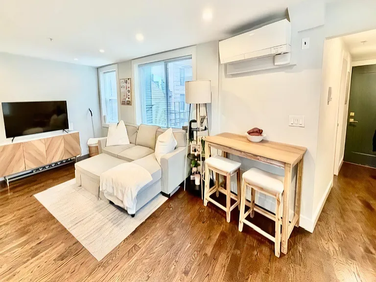 364 Hanover St #4 — Photo 9