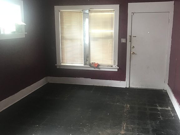 3rd image of 706 N Brookfield St