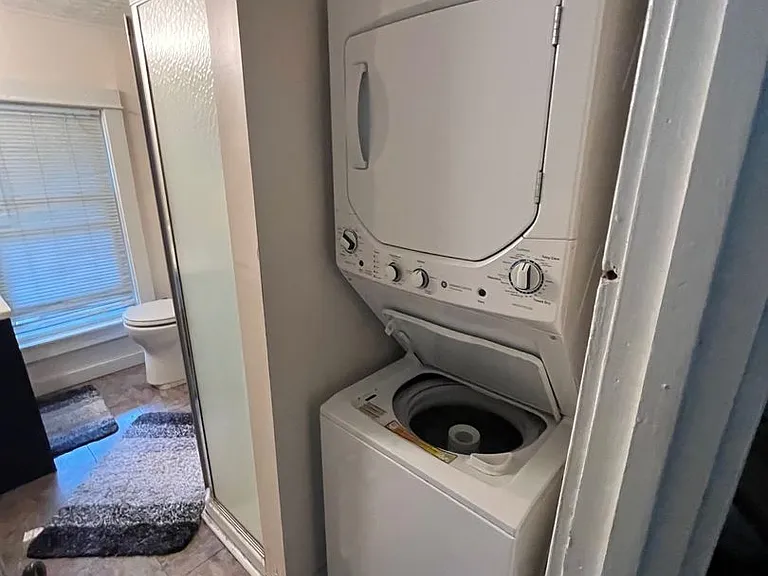 414 E Marshall St — Photo 24