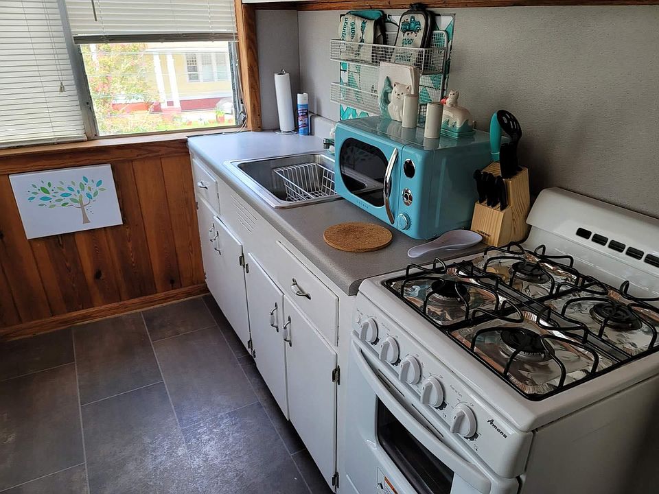 2nd image of 815 N Spring St #2