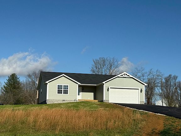 2nd image of 124 Birch Creek Ln