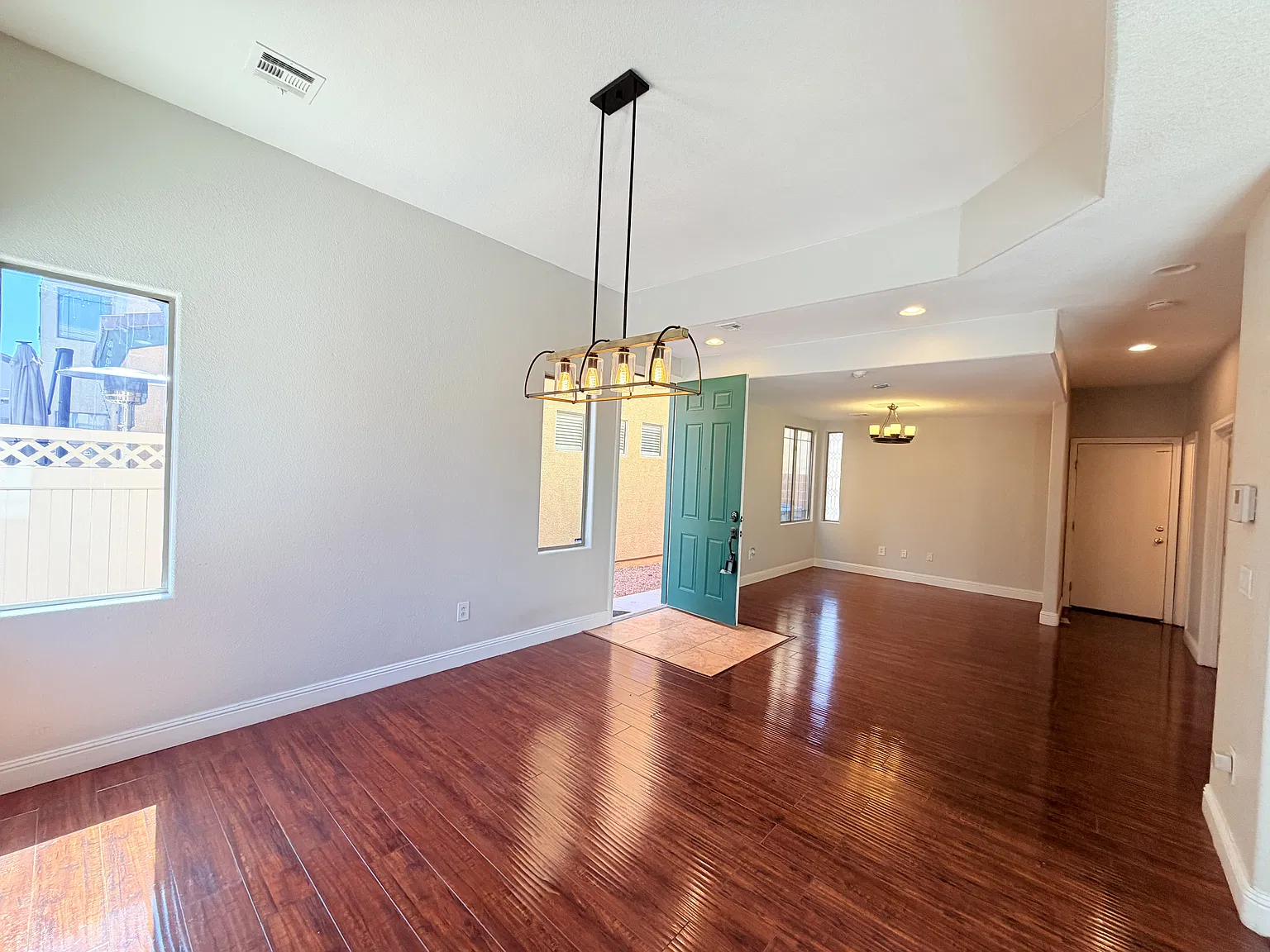 3 bed, 1557 sqft, $1,995 — Photo 2