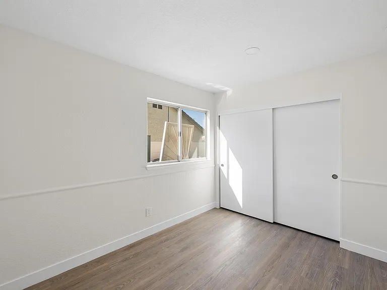 683 Jonquil St #B — Photo 7