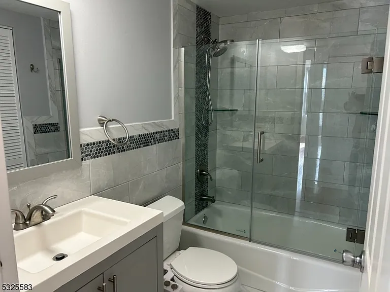 300 Main St #405 — Photo 7