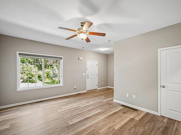 3rd image of 531 Canterbury Pl