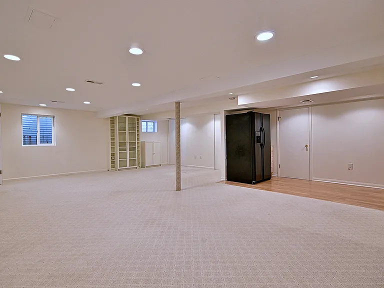 2360 N Drury Ln — Photo 32