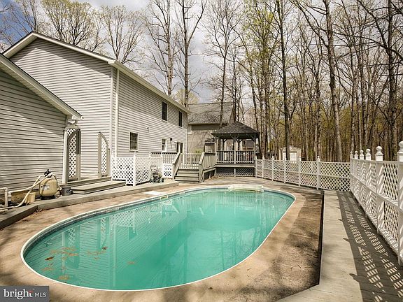 2nd image of 135 Fair Lawn Ct