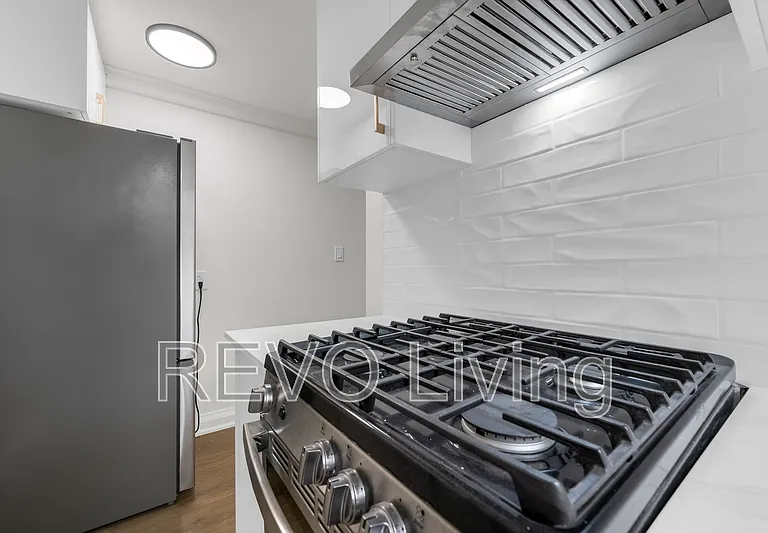 6911 Barker St #6 — Photo 2