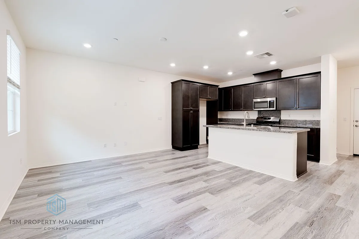 Building Photo - 7099 Vernazza Pl