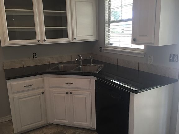 3rd image of 67 Green Oak Cir