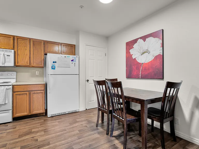 284 E 600 N #10 — Photo 4