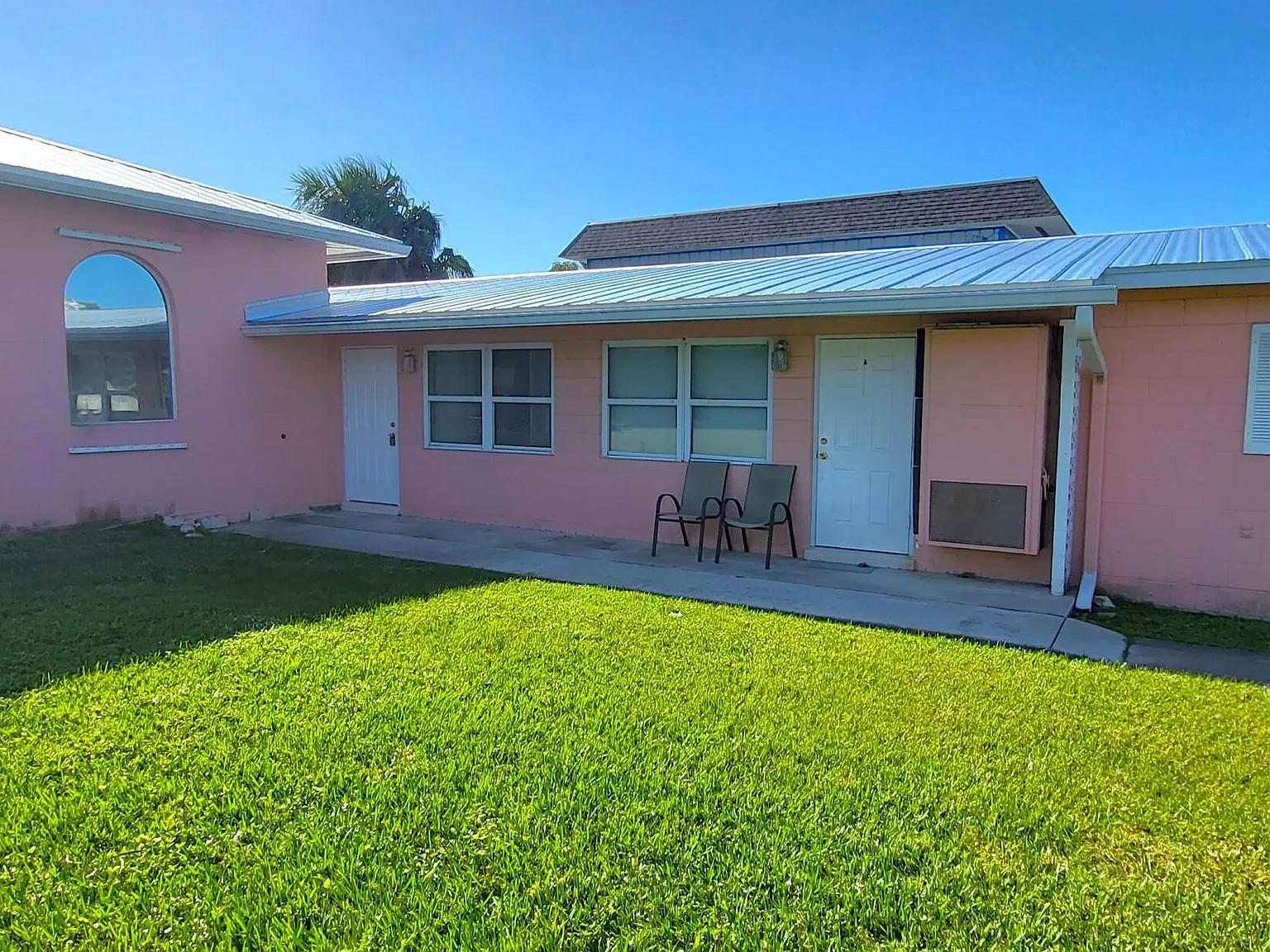 2 bed, 1.0 bath, 1000 sqft, $1,595 — Photo 1