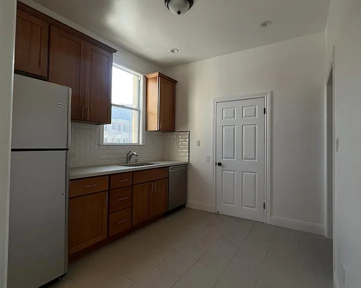 917 Cole St #9 — Photo 7