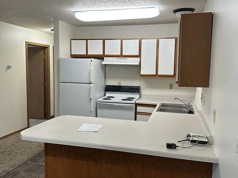 Dakota E & W Apartments — Photo 49