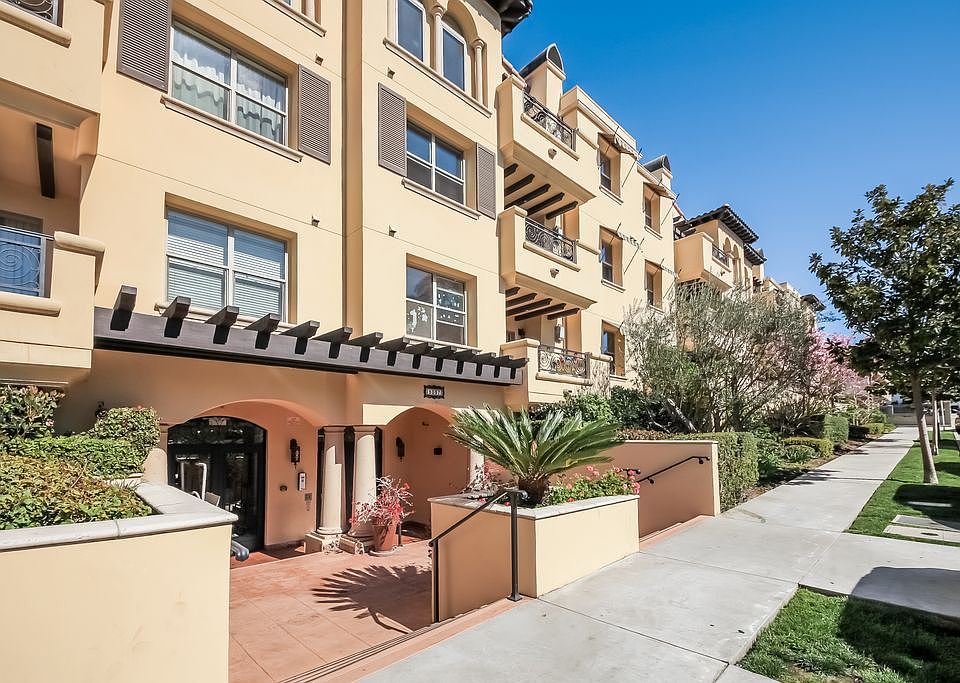 1st image of 5037 Rosewood Ave APT 307