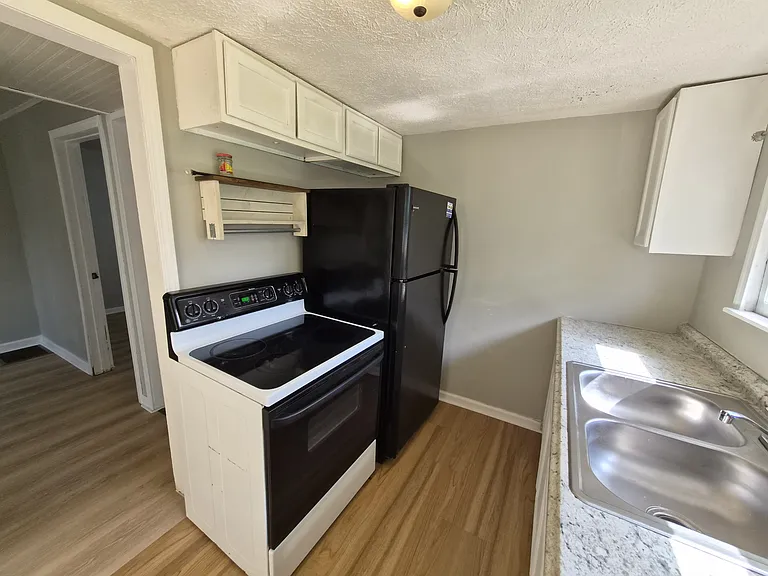 925 N Somerset Ave — Photo 19