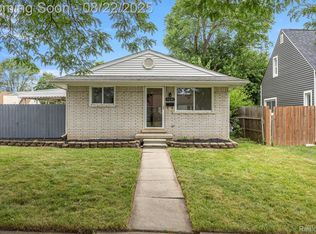 7001 Belton St, Garden City, MI 48135