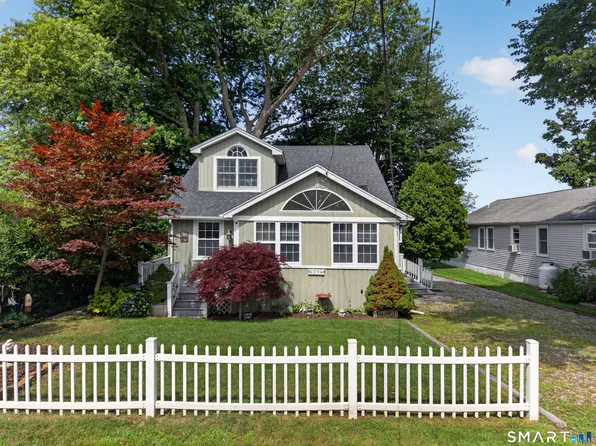 25 Uncas Trail, Old Saybrook, CT 06475