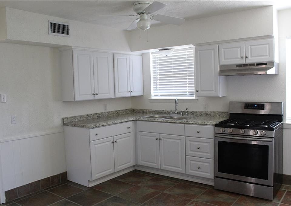 1st image of 3524 Gray Dr