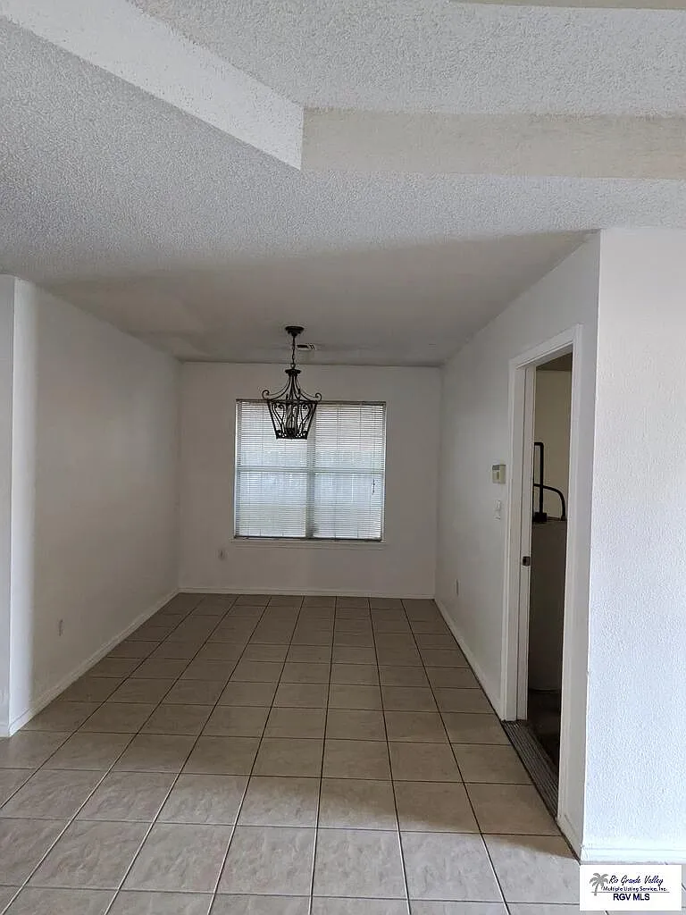 4 bed, 2.0 bath, 1312 sqft, $1,900 — Photo 3
