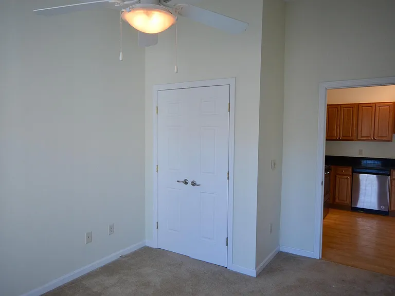 Stonington Estates Apartments — Photo 52