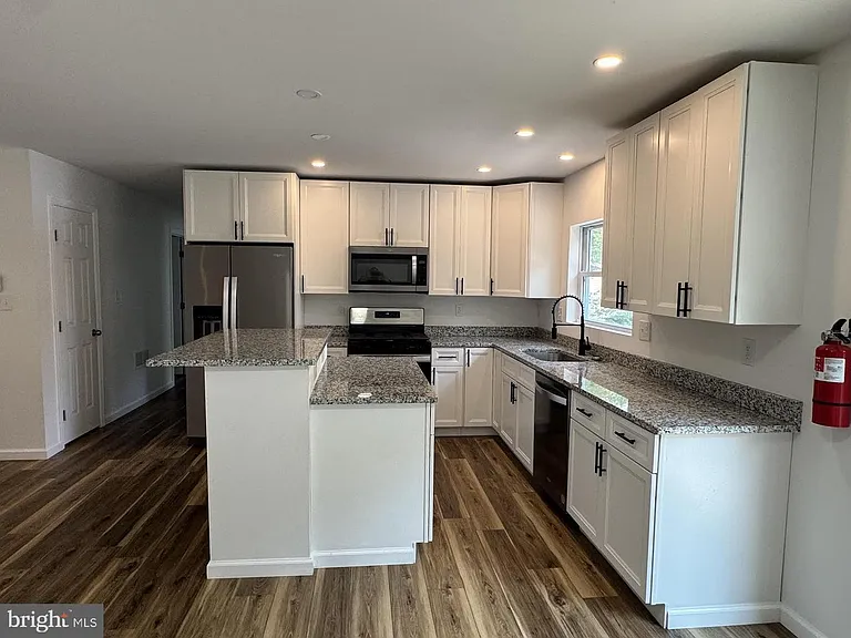 14 Cardinal Dr — Photo 3