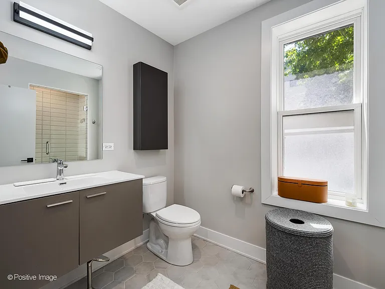 833 N Hoyne Ave #2S — Photo 14